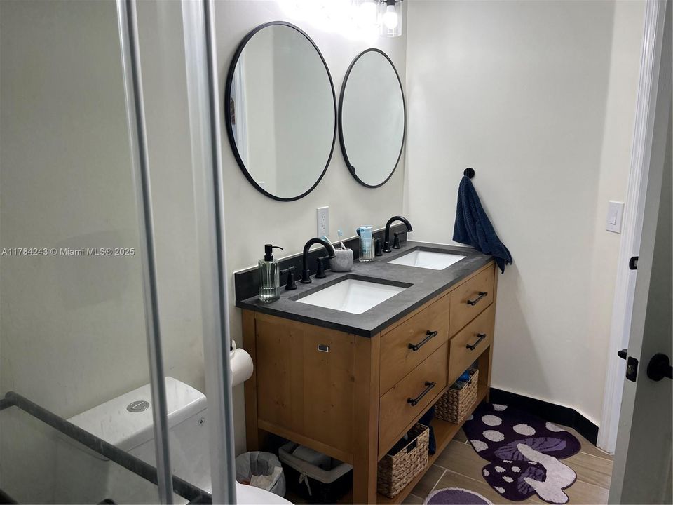 Recently Rented: $2,950 (3 beds, 3 baths, 1270 Square Feet)