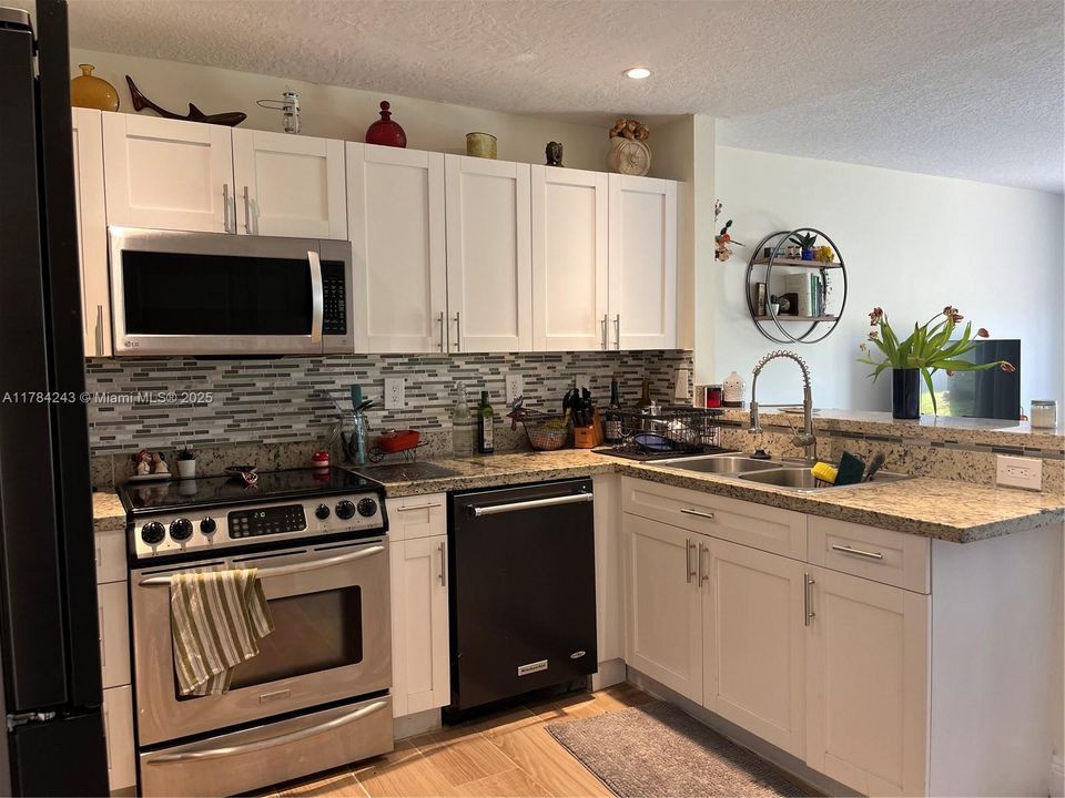 Recently Rented: $2,950 (3 beds, 3 baths, 1270 Square Feet)