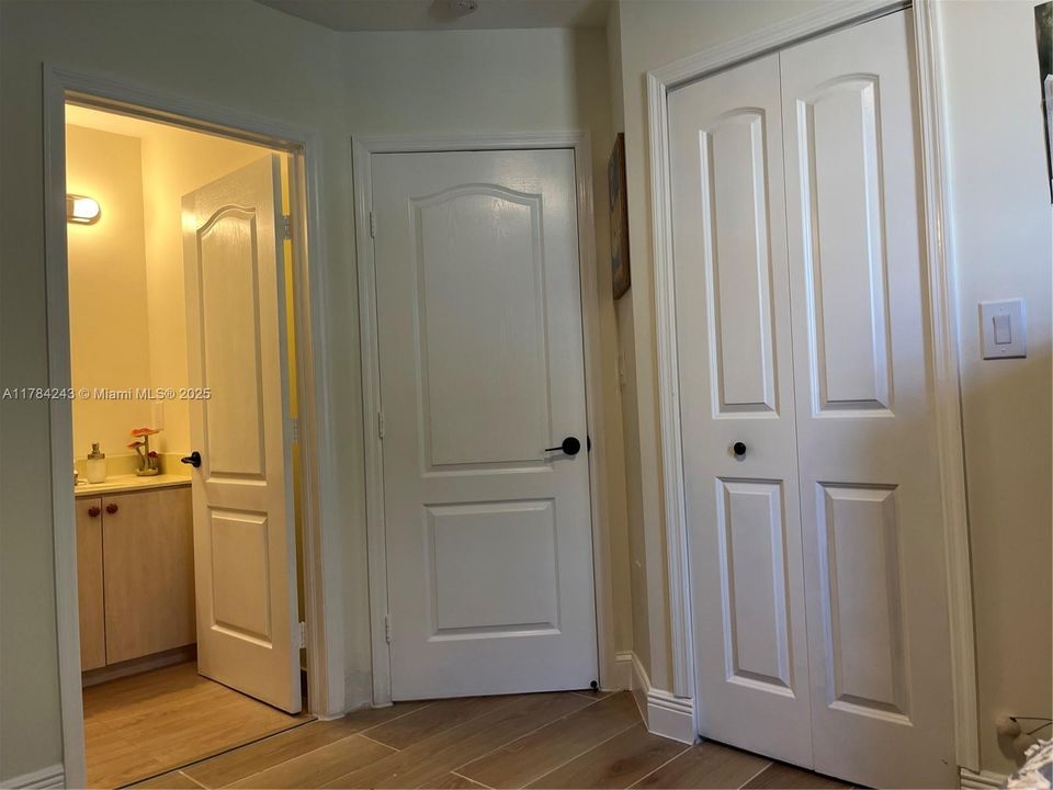 Recently Rented: $2,950 (3 beds, 3 baths, 1270 Square Feet)