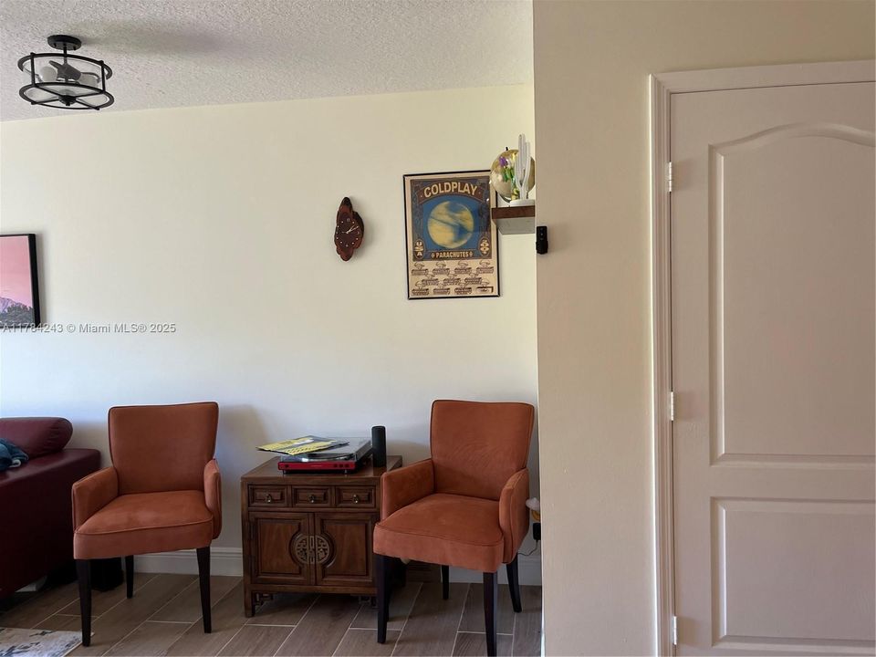 Recently Rented: $2,950 (3 beds, 3 baths, 1270 Square Feet)