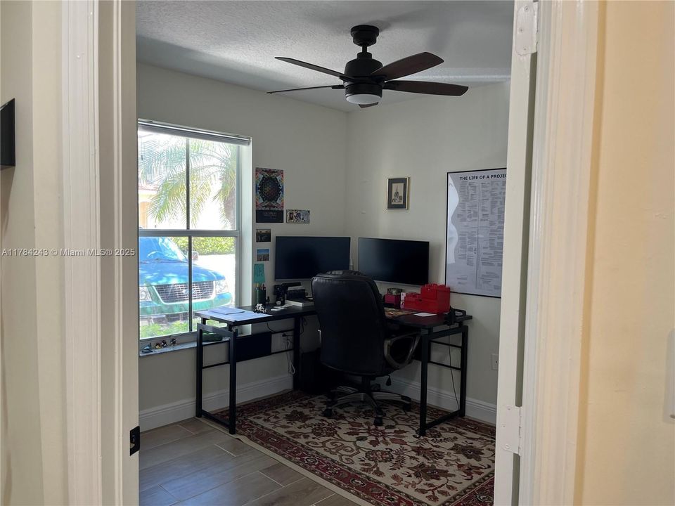 Recently Rented: $2,950 (3 beds, 3 baths, 1270 Square Feet)