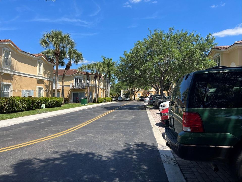 Recently Rented: $2,950 (3 beds, 3 baths, 1270 Square Feet)