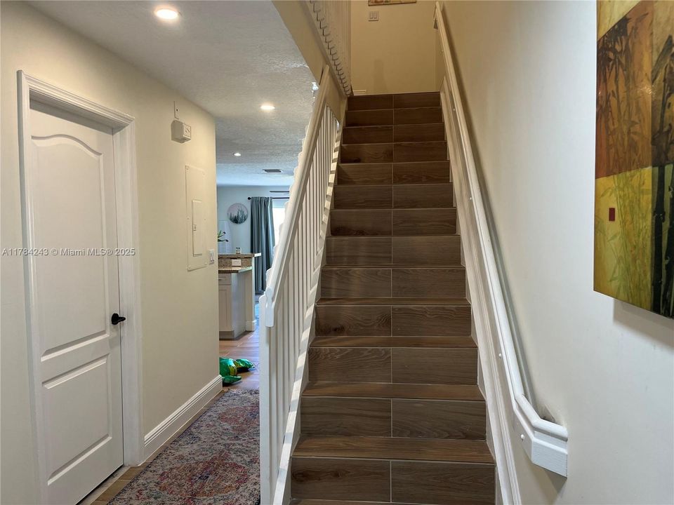 Recently Rented: $2,950 (3 beds, 3 baths, 1270 Square Feet)