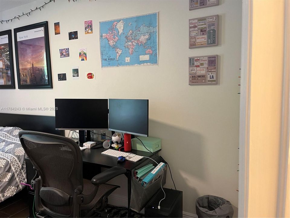 Recently Rented: $2,950 (3 beds, 3 baths, 1270 Square Feet)