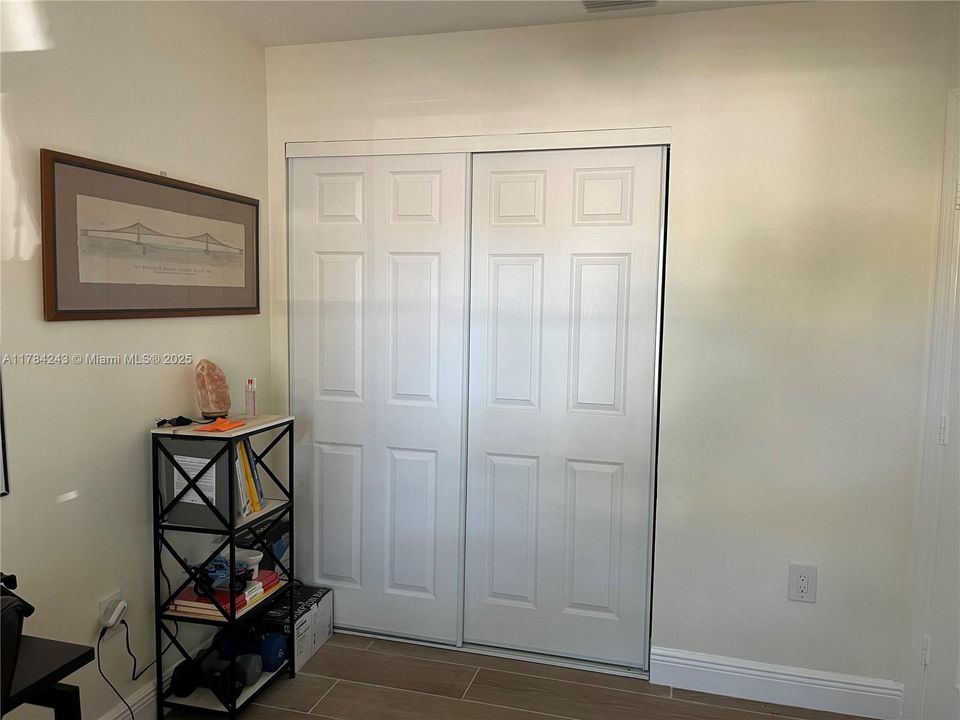 Recently Rented: $2,950 (3 beds, 3 baths, 1270 Square Feet)