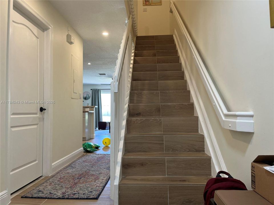 Recently Rented: $2,950 (3 beds, 3 baths, 1270 Square Feet)