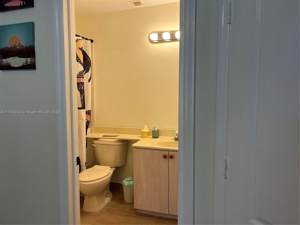 Recently Rented: $2,950 (3 beds, 3 baths, 1270 Square Feet)