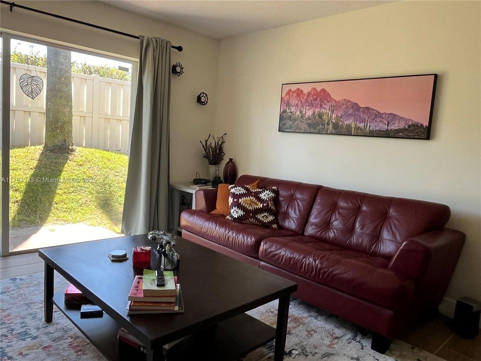 Recently Rented: $2,950 (3 beds, 3 baths, 1270 Square Feet)