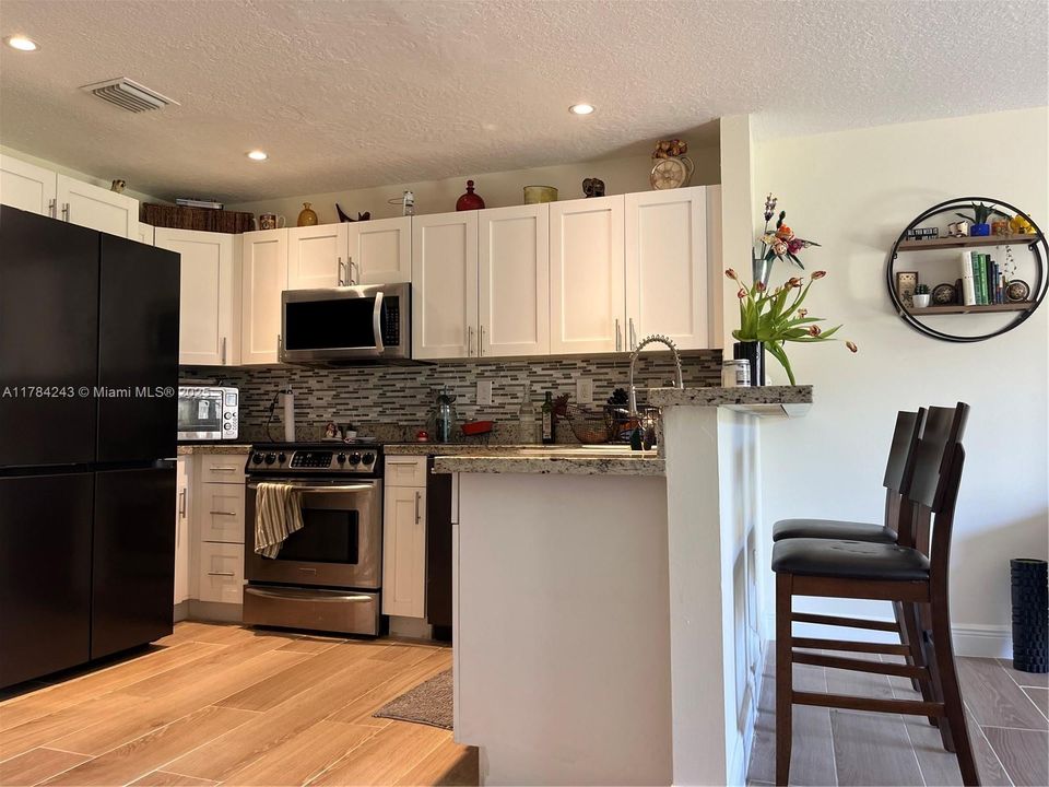 Recently Rented: $2,950 (3 beds, 3 baths, 1270 Square Feet)