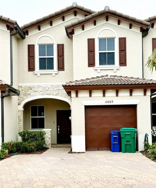 最近租的: $3,367 (3 贝兹, 2 浴室, 1331 平方英尺)