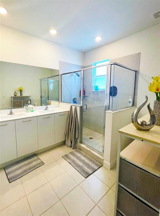 最近租的: $3,367 (3 贝兹, 2 浴室, 1331 平方英尺)