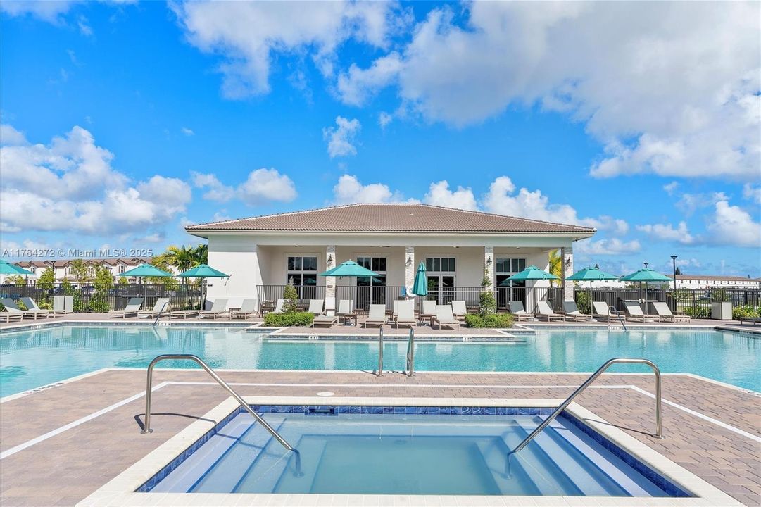 最近租的: $3,367 (3 贝兹, 2 浴室, 1331 平方英尺)