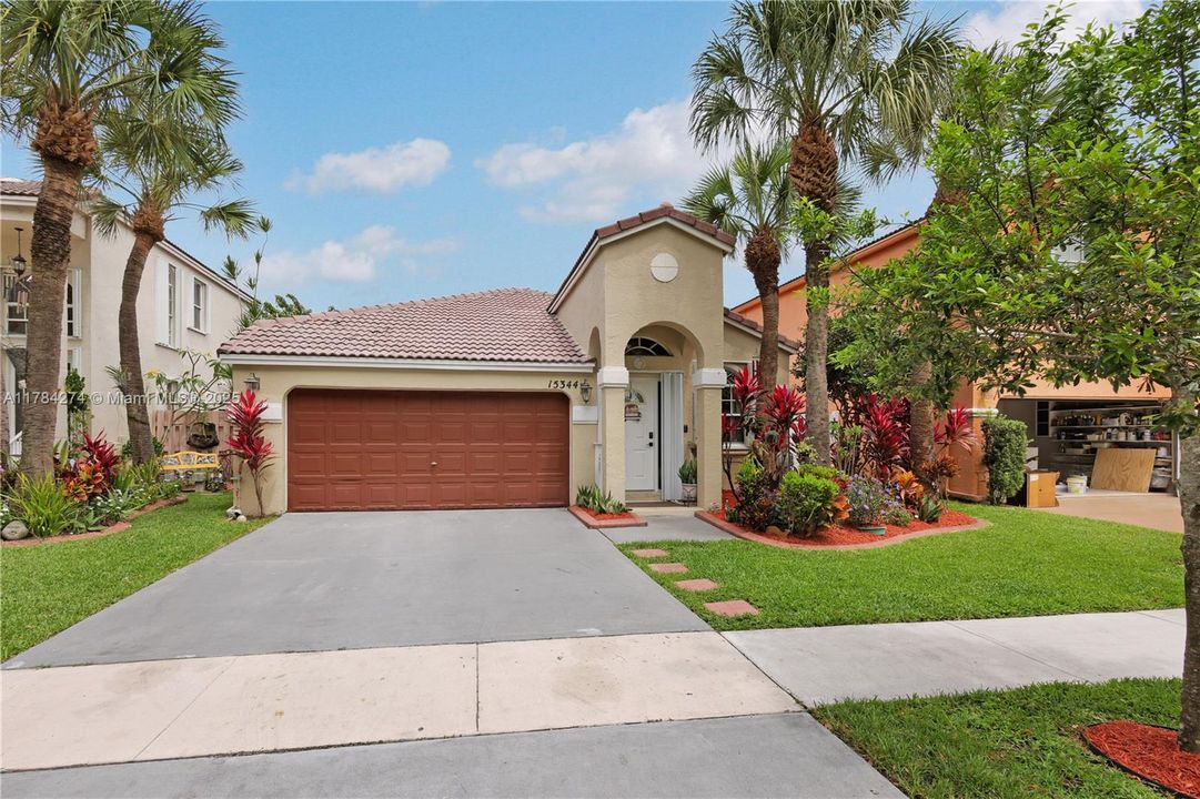 Recently Rented: $3,600 (3 beds, 2 baths, 1582 Square Feet)