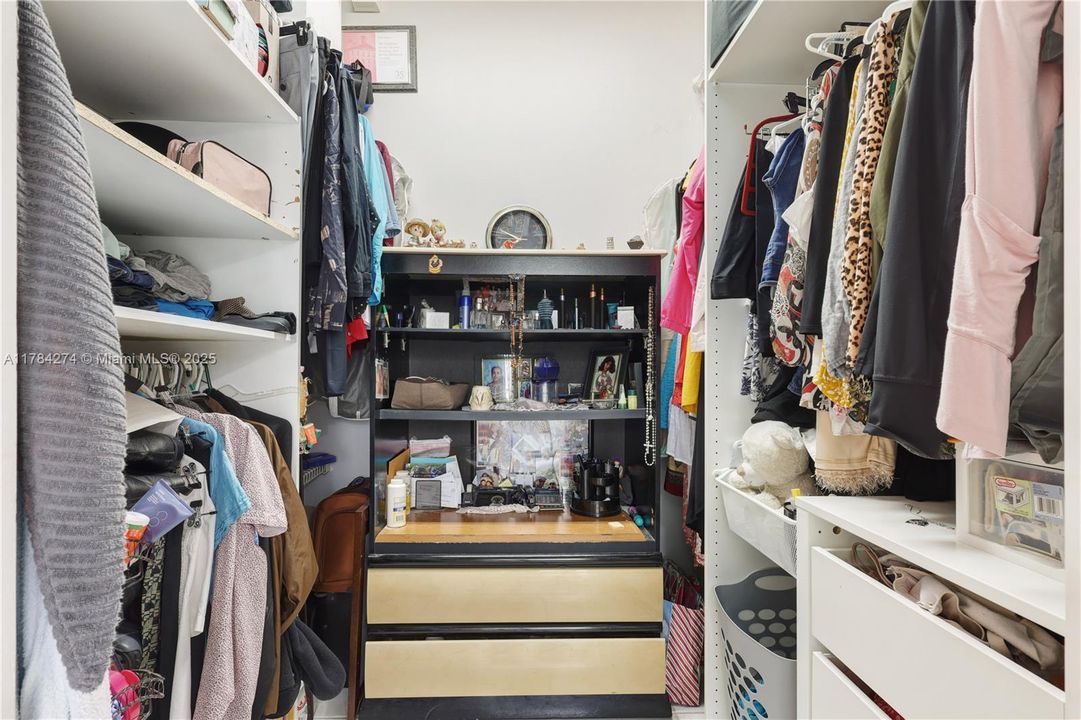 Recently Rented: $3,600 (3 beds, 2 baths, 1582 Square Feet)