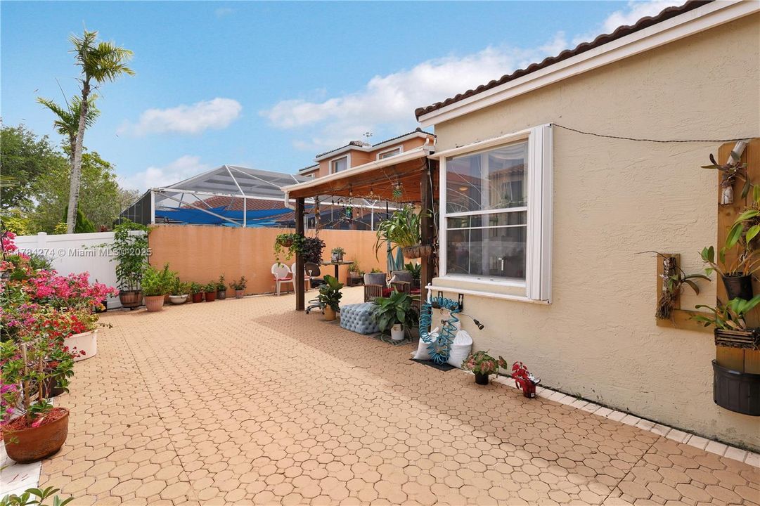 Recently Rented: $3,600 (3 beds, 2 baths, 1582 Square Feet)