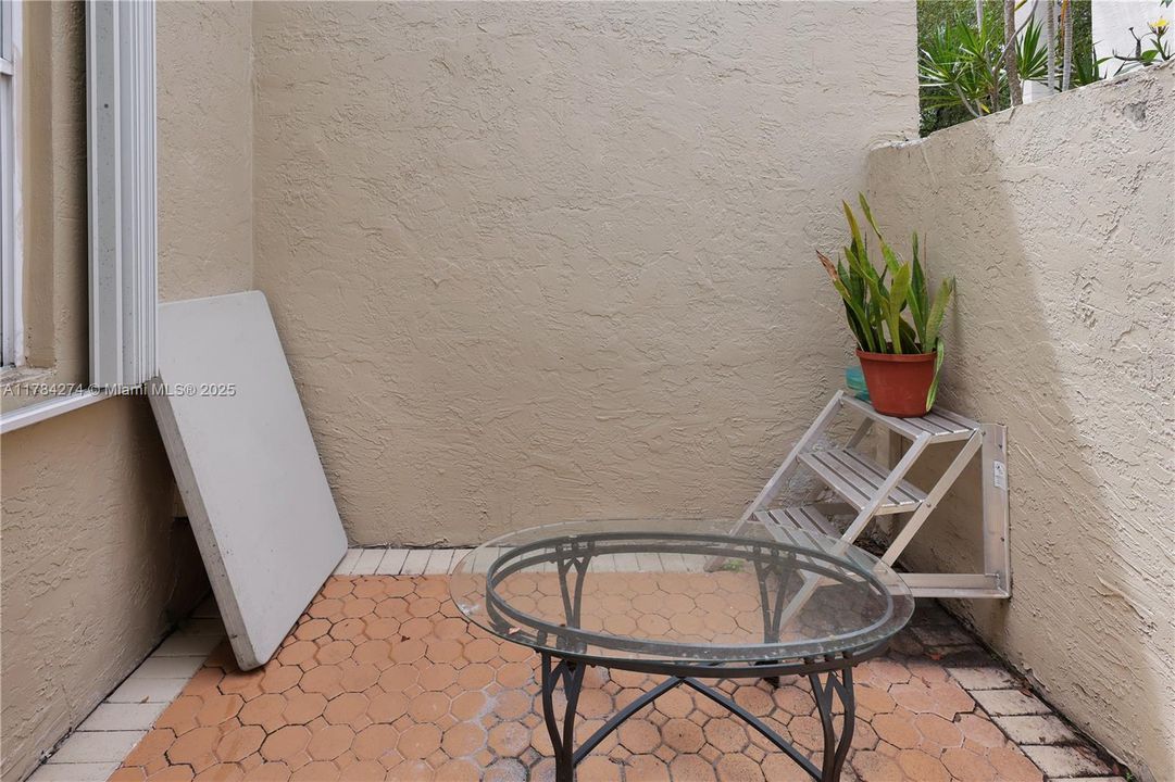 Recently Rented: $3,600 (3 beds, 2 baths, 1582 Square Feet)