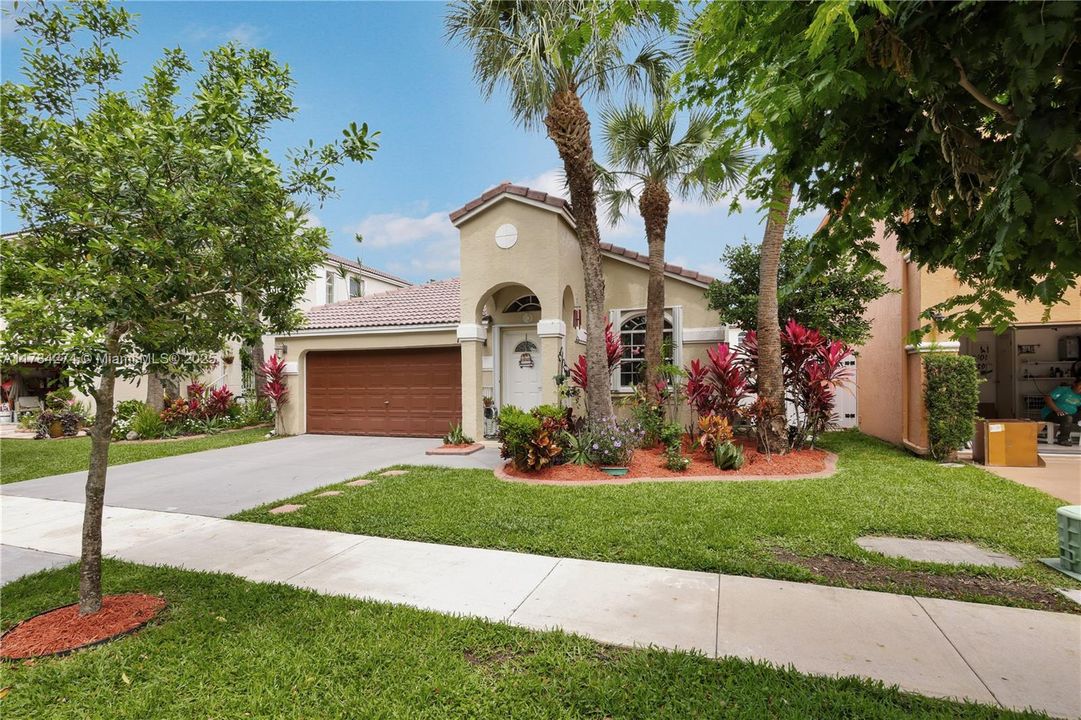 Recently Rented: $3,600 (3 beds, 2 baths, 1582 Square Feet)