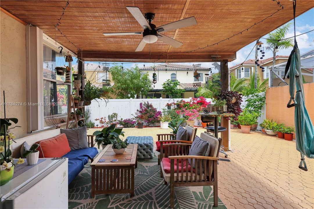 Recently Rented: $3,600 (3 beds, 2 baths, 1582 Square Feet)