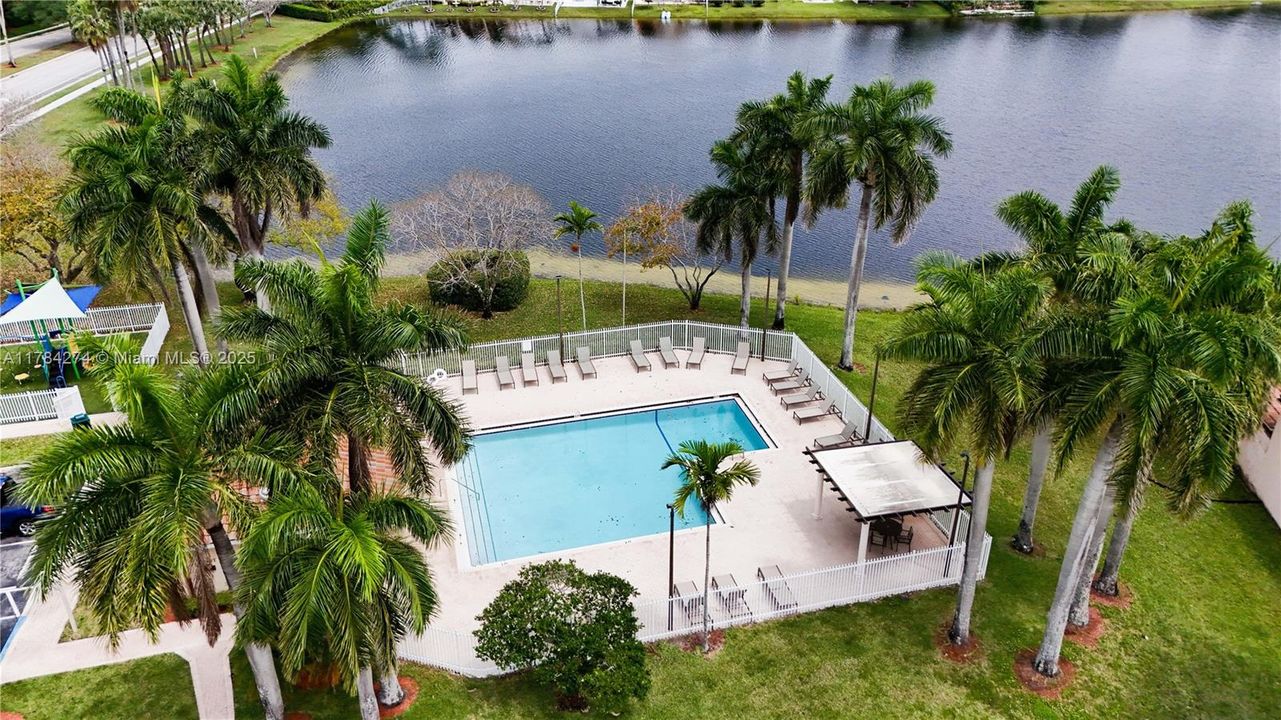 Recently Rented: $3,600 (3 beds, 2 baths, 1582 Square Feet)