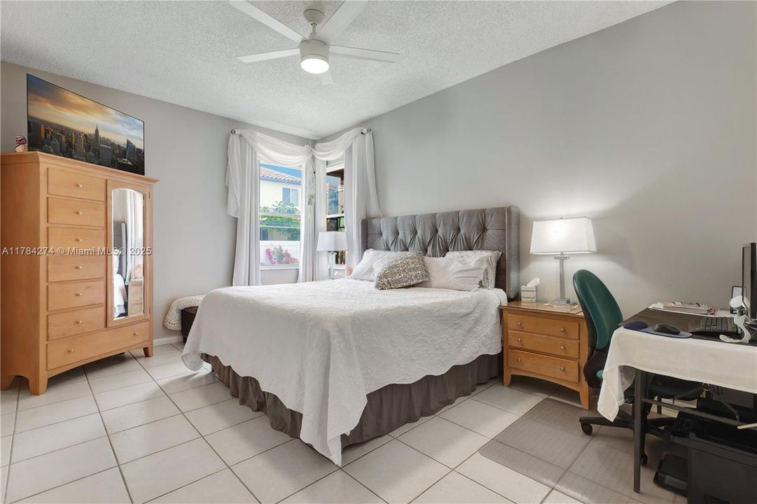 Recently Rented: $3,600 (3 beds, 2 baths, 1582 Square Feet)