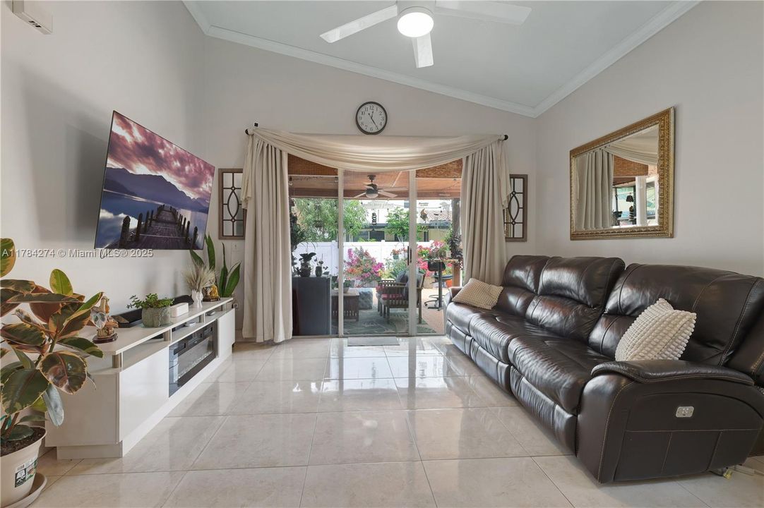 Recently Rented: $3,600 (3 beds, 2 baths, 1582 Square Feet)