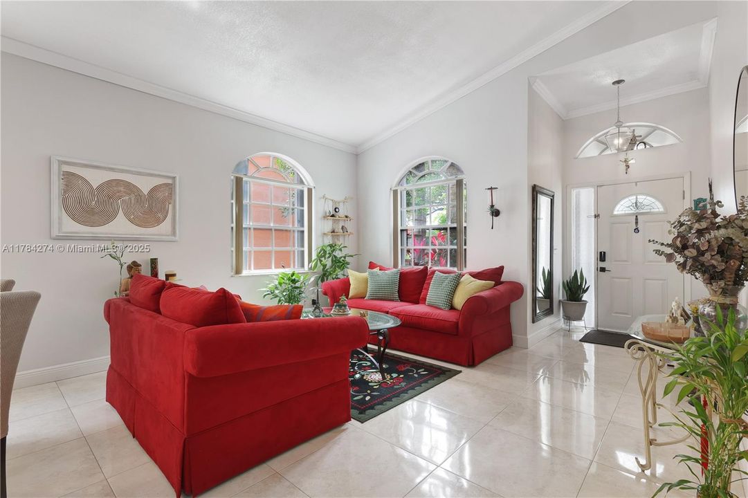 Recently Rented: $3,600 (3 beds, 2 baths, 1582 Square Feet)