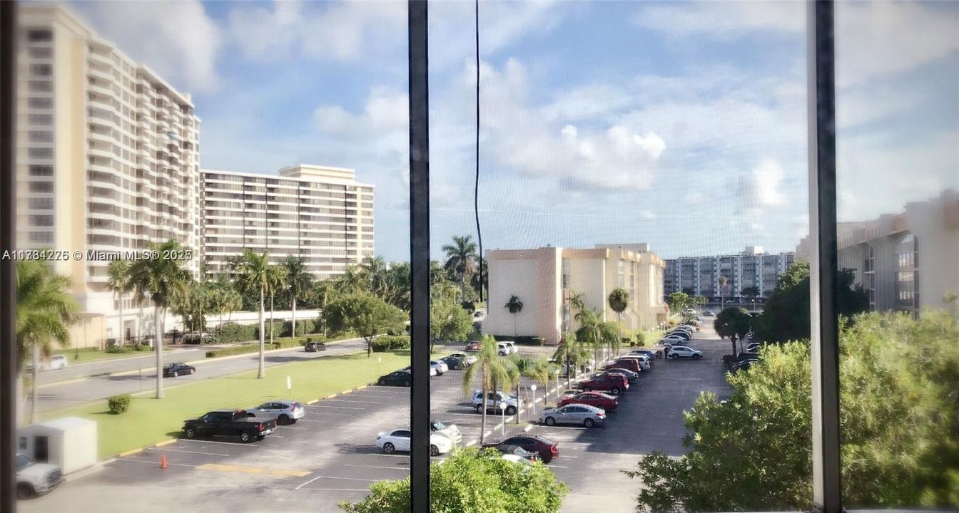 Recently Rented: $1,799 (2 beds, 1 baths, 924 Square Feet)