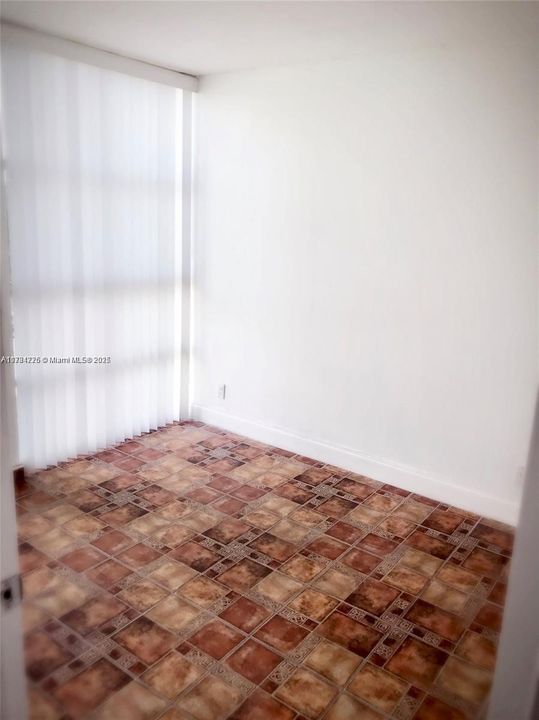 Recently Rented: $1,799 (2 beds, 1 baths, 924 Square Feet)