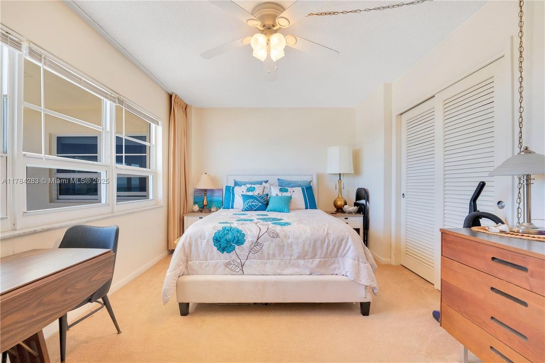 For Sale: $590,000 (2 beds, 2 baths, 904 Square Feet)