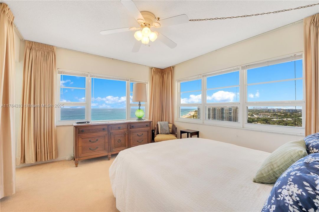 For Sale: $590,000 (2 beds, 2 baths, 904 Square Feet)