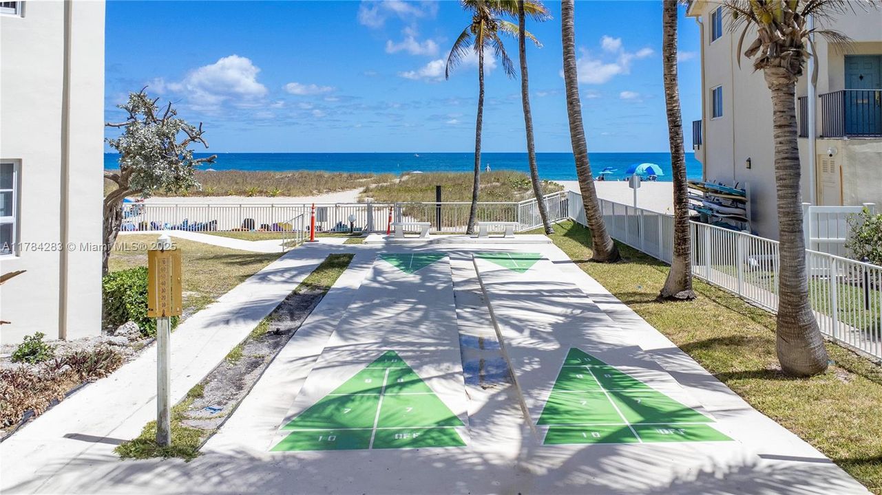 For Sale: $590,000 (2 beds, 2 baths, 904 Square Feet)