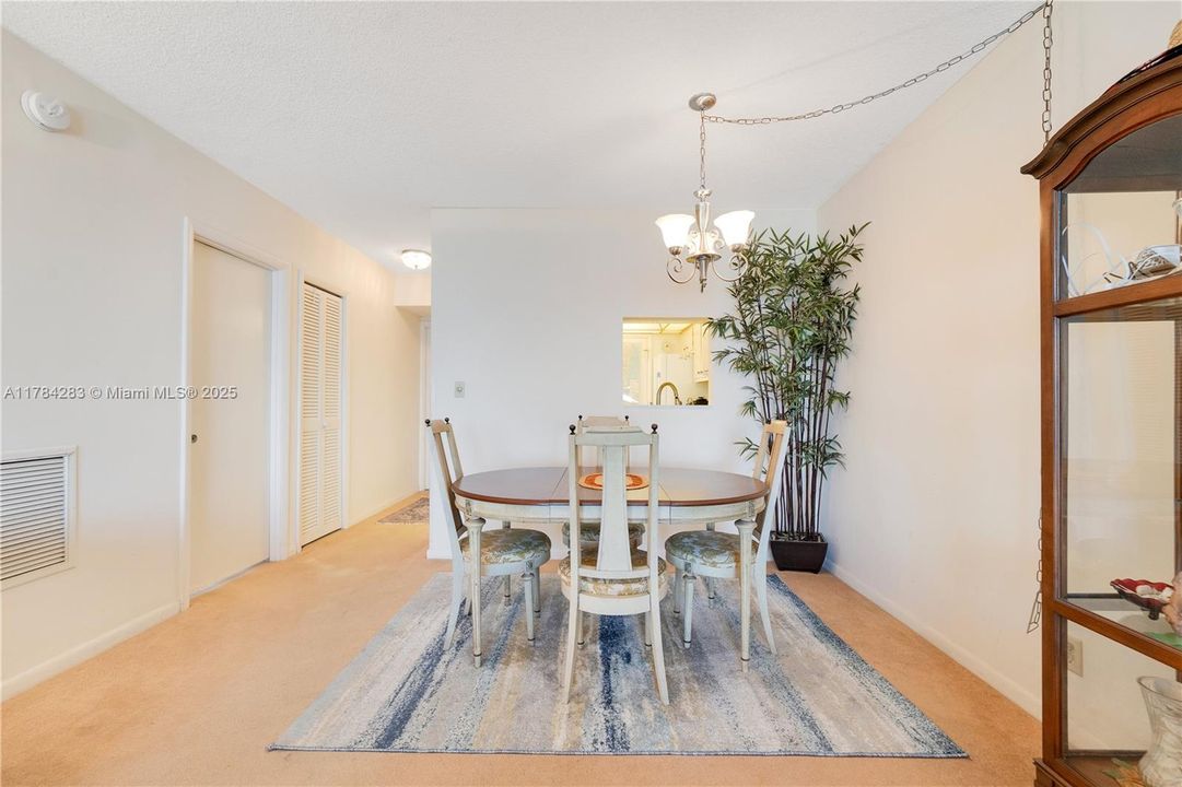 For Sale: $590,000 (2 beds, 2 baths, 904 Square Feet)