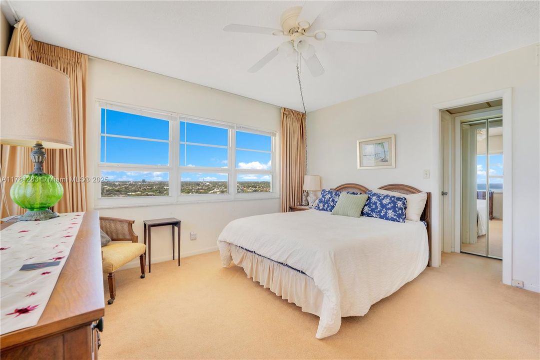 For Sale: $590,000 (2 beds, 2 baths, 904 Square Feet)