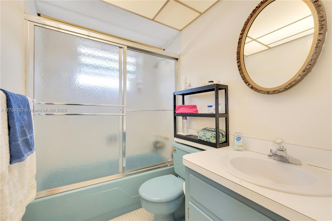 For Sale: $590,000 (2 beds, 2 baths, 904 Square Feet)