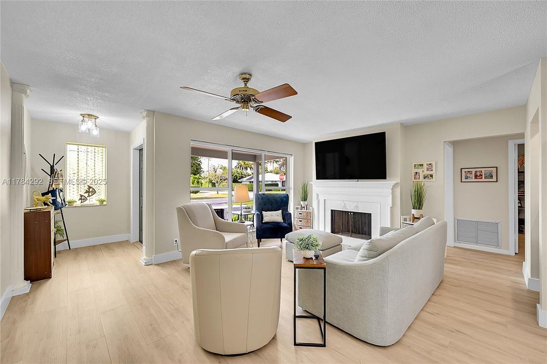 待售: $765,000 (3 贝兹, 2 浴室, 1391 平方英尺)