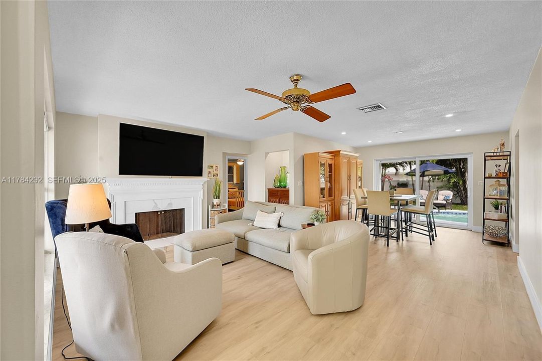 待售: $765,000 (3 贝兹, 2 浴室, 1391 平方英尺)