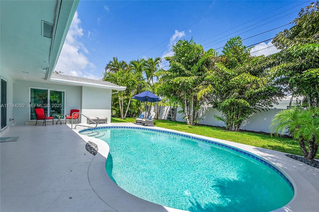 待售: $765,000 (3 贝兹, 2 浴室, 1391 平方英尺)