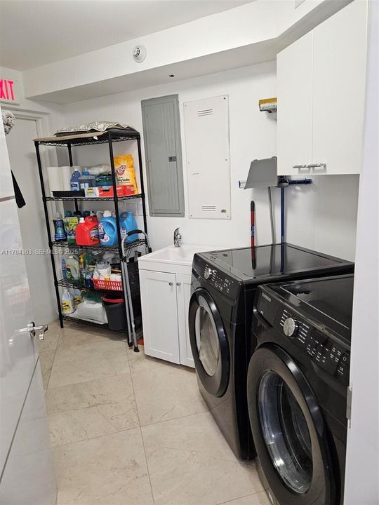 IN UNIT LAUNDRY AREA