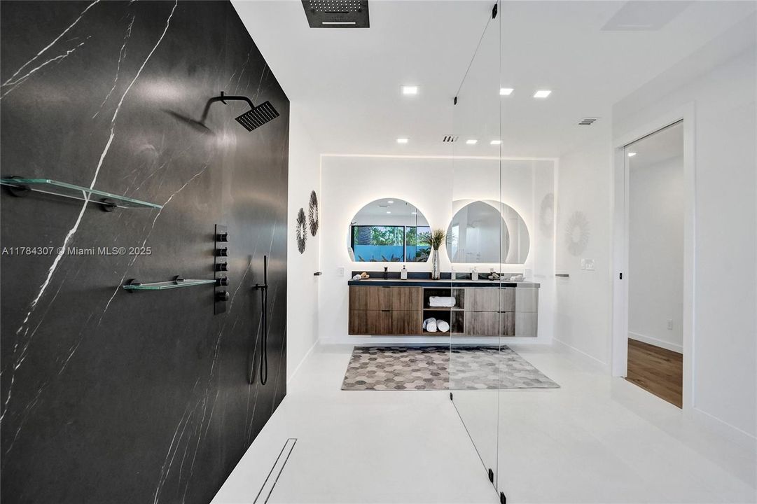 Vendido Recientemente: $2,890,000 (5 camas, 4 baños, 4270 Pies cuadrados)