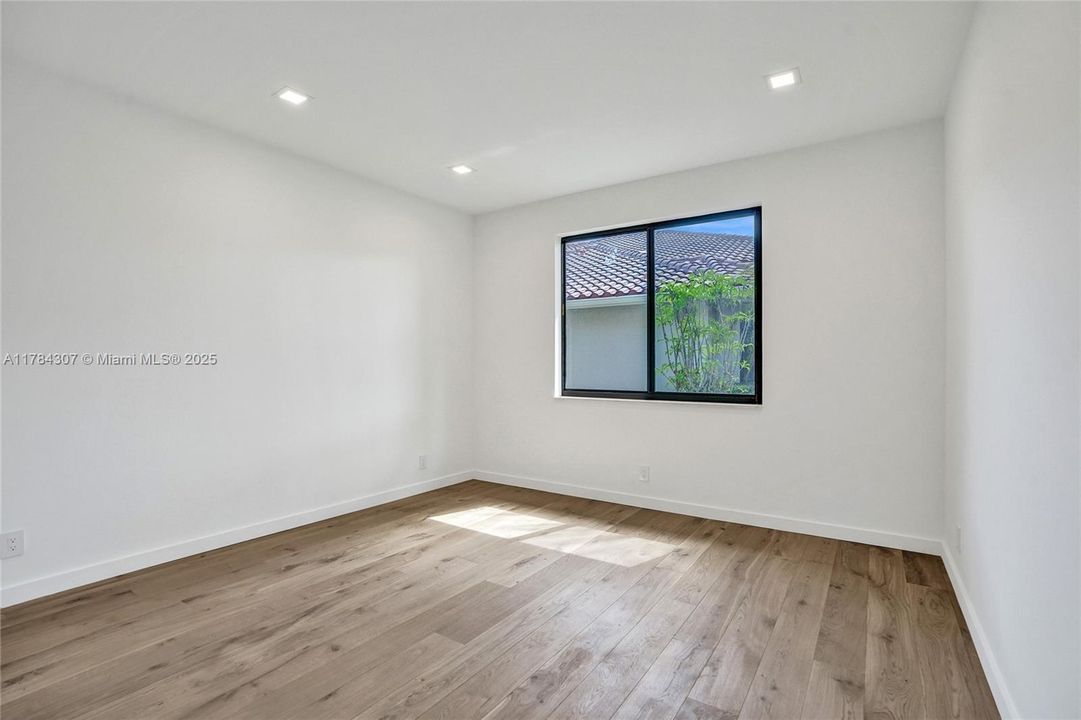 Vendido Recientemente: $2,890,000 (5 camas, 4 baños, 4270 Pies cuadrados)