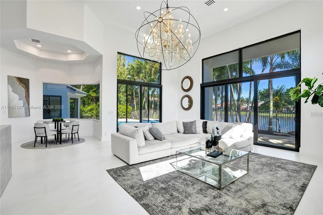 Vendido Recientemente: $2,890,000 (5 camas, 4 baños, 4270 Pies cuadrados)