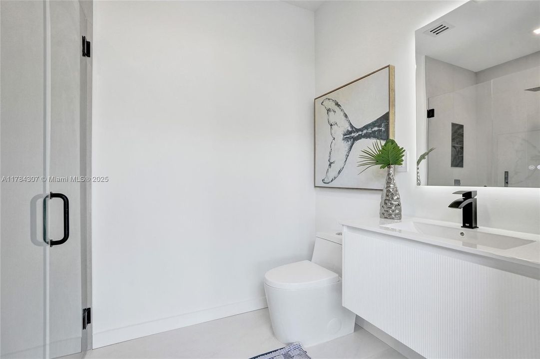 Vendido Recientemente: $2,890,000 (5 camas, 4 baños, 4270 Pies cuadrados)