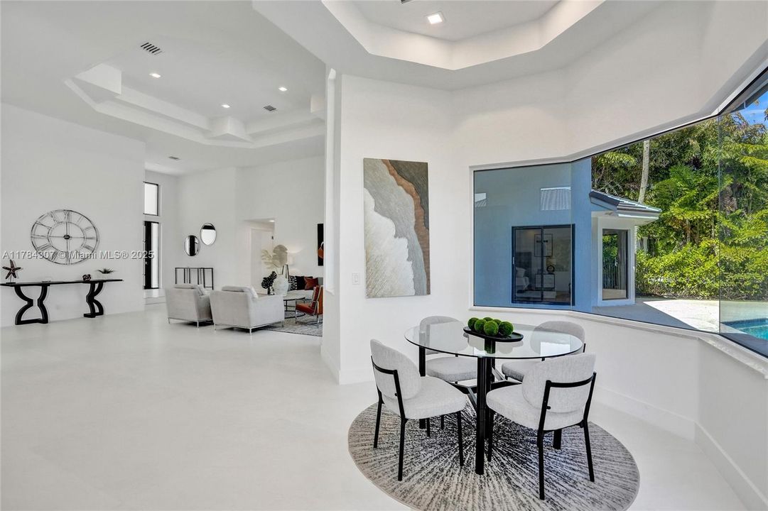 Vendido Recientemente: $2,890,000 (5 camas, 4 baños, 4270 Pies cuadrados)