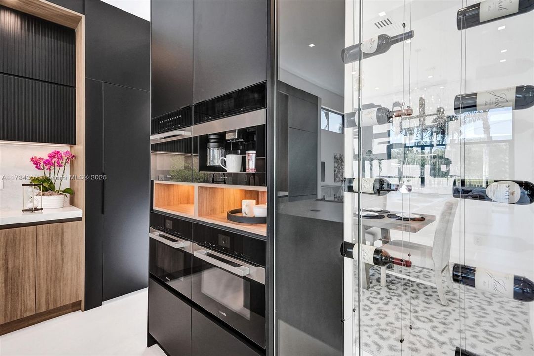 Vendido Recientemente: $2,890,000 (5 camas, 4 baños, 4270 Pies cuadrados)