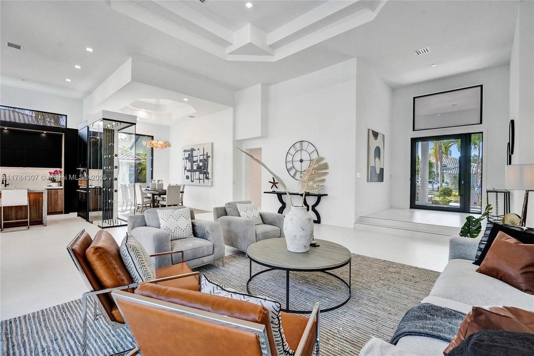 Vendido Recientemente: $2,890,000 (5 camas, 4 baños, 4270 Pies cuadrados)