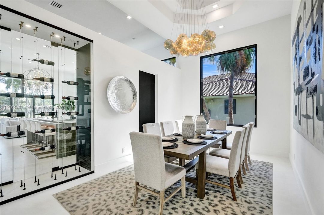 Vendido Recientemente: $2,890,000 (5 camas, 4 baños, 4270 Pies cuadrados)