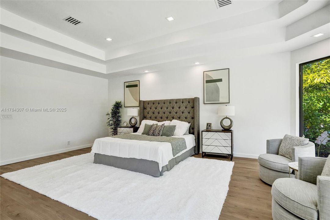 Vendido Recientemente: $2,890,000 (5 camas, 4 baños, 4270 Pies cuadrados)