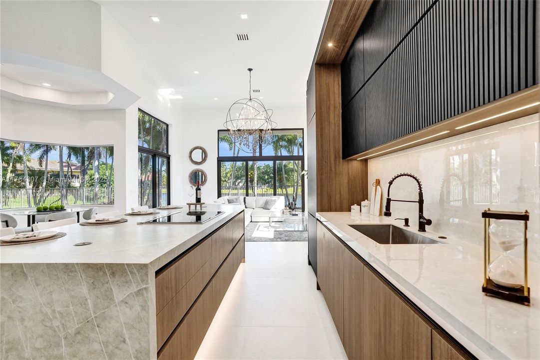 Vendido Recientemente: $2,890,000 (5 camas, 4 baños, 4270 Pies cuadrados)