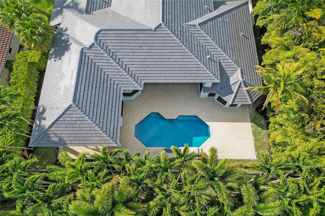 Vendido Recientemente: $2,890,000 (5 camas, 4 baños, 4270 Pies cuadrados)