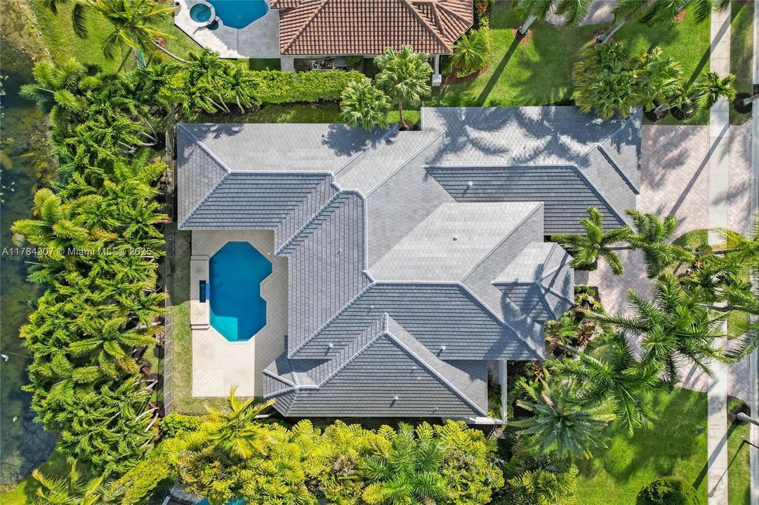 Vendido Recientemente: $2,890,000 (5 camas, 4 baños, 4270 Pies cuadrados)